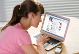 Khóc cười chuyện phụ huynh quản con trên Facebook